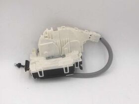 KAPI KİLİDİ ÖN SAĞ 2007- MERCEDES C W204 BSG A2047201835