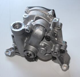 YAĞ POMPASI BMW F20 ORJINAL 11417810823